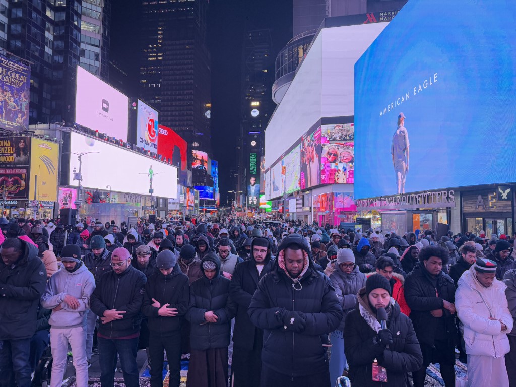 New York Times Meydanı’nda teravih namazı