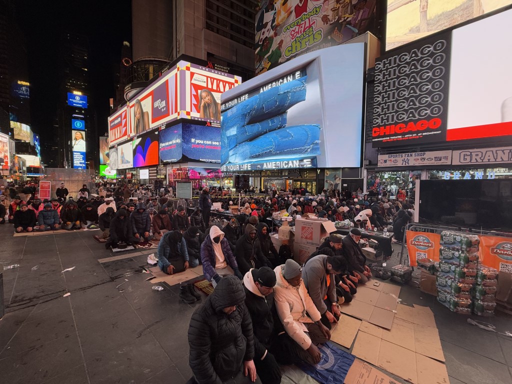 New York Times Meydanı’nda teravih namazı