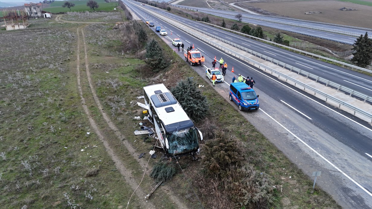 Gelibolu'da otobüs yoldan çıktı: 37 yaralı