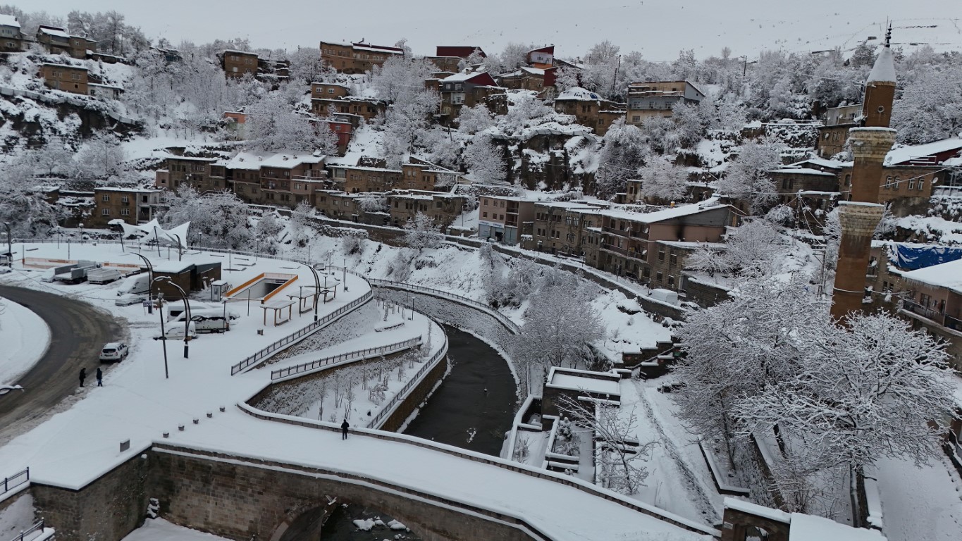 Bitlis’te karla gelen güzellik