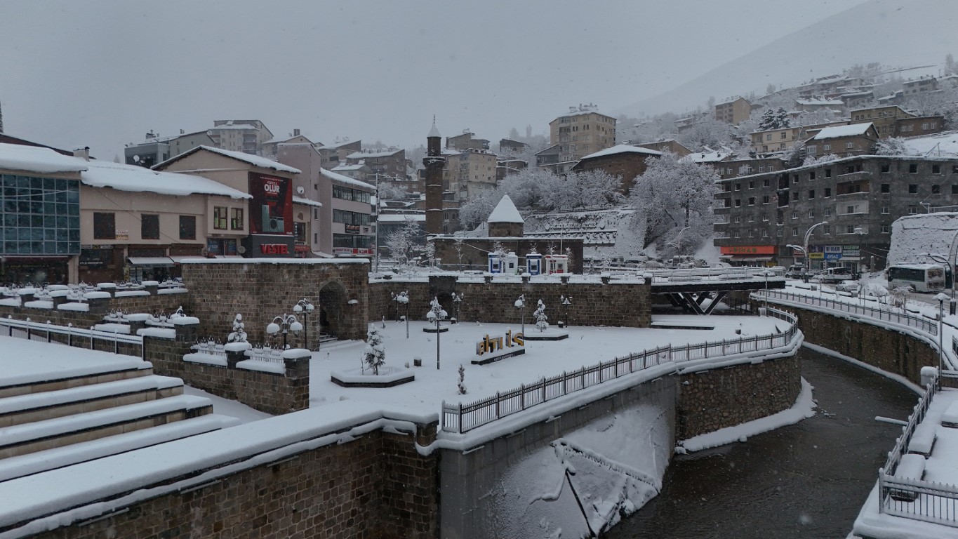 Bitlis’te karla gelen güzellik