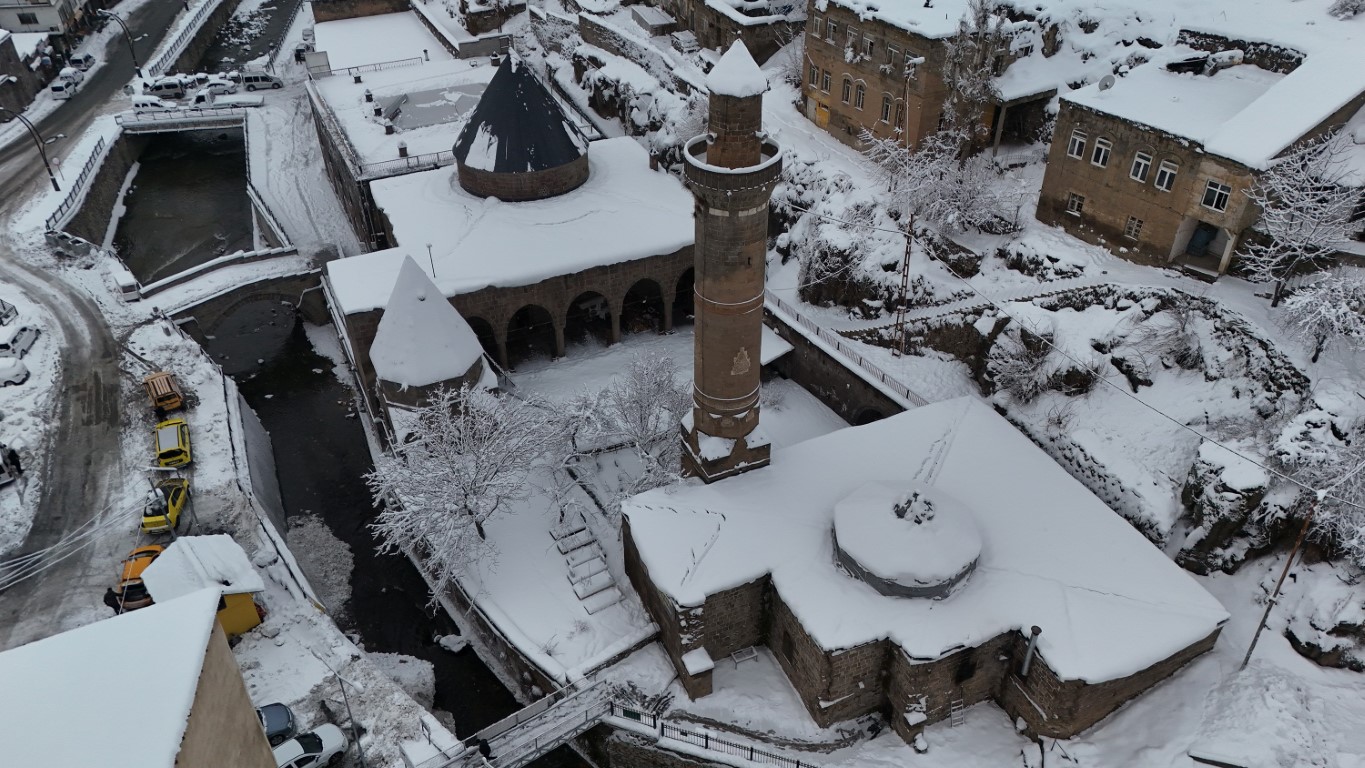 Bitlis’te karla gelen güzellik