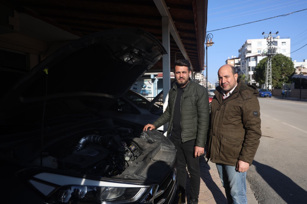 Ülkelerinde yeni bir hayat kurmak için araçlarını satan Suriyeliler, araç piyasasını düşürmeye devam ediyorlar