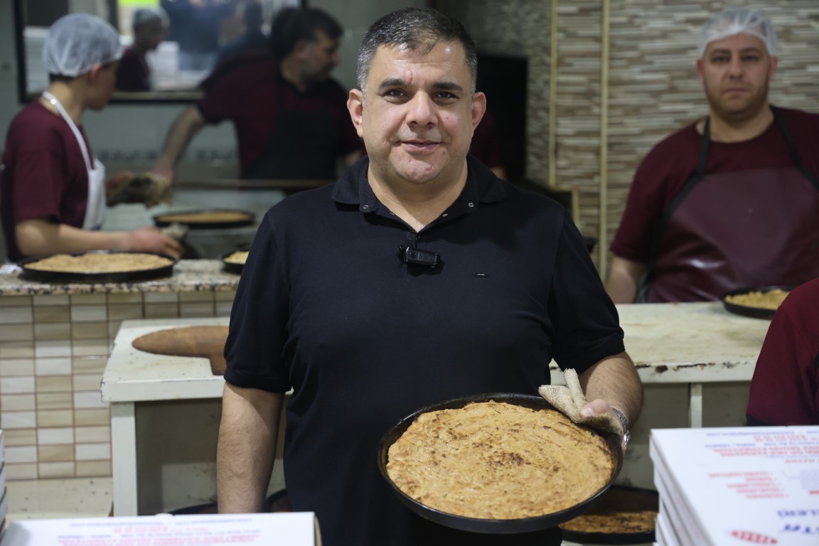 Odun ateşinde pişirilen iftar ve sahur sofralarının vazgeçilmezi: ‘Tahinli pide’