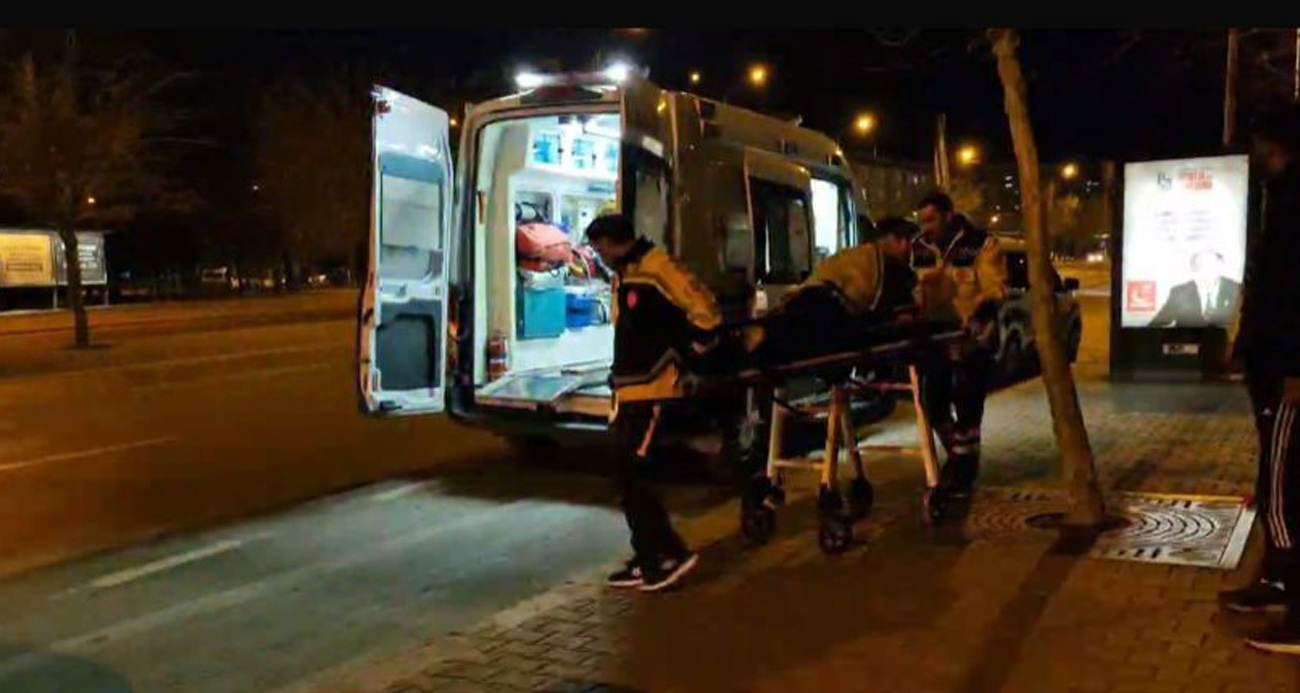 Otomobilden rastgele ateş edildi, kaldırımda yürüyen genç yaralandı