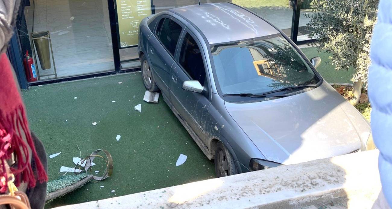 Batman’da el freni çekilmeyen otomobil bahçeye düştü