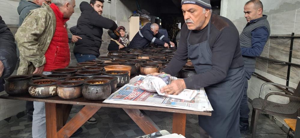 Ramazan’ın vazgeçilmez lezzeti: 8 saatte pişiyor, hazır olduğu, kaleden çalınan davulla duyuruluyor