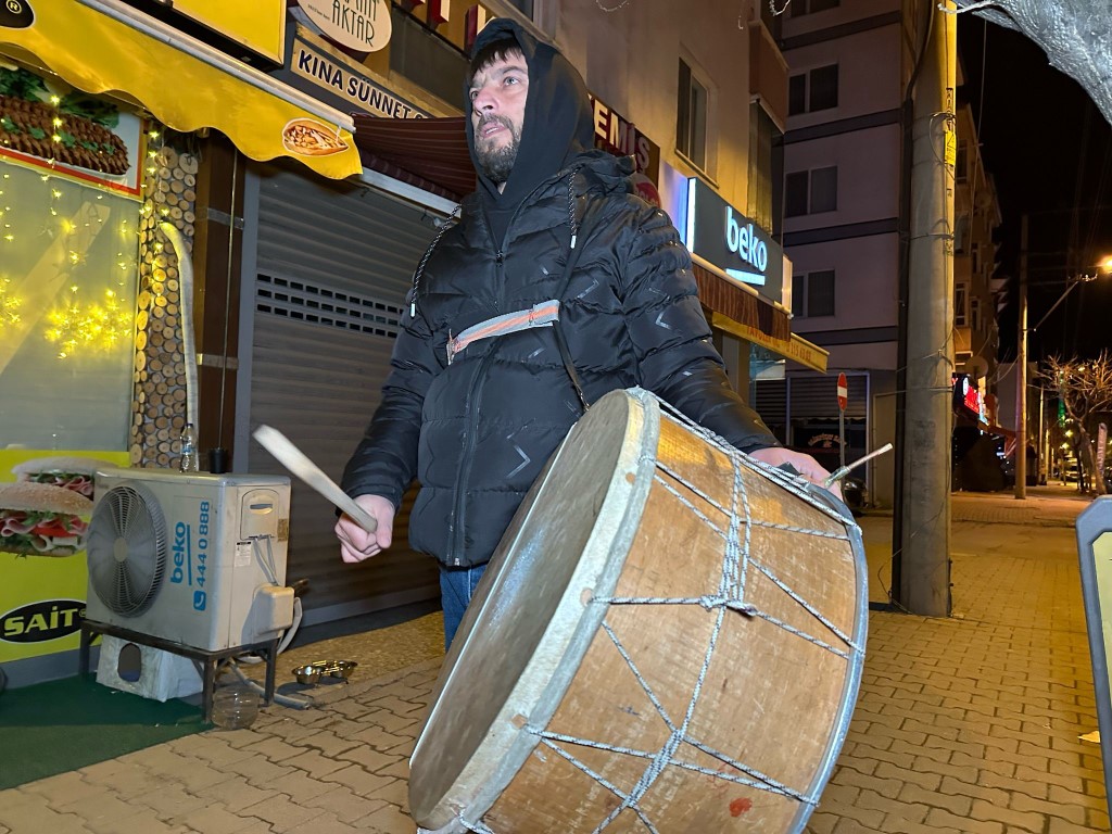 Bolu’da 20 yıllık davulcudan gençlere ek iş tavsiyesi: 
