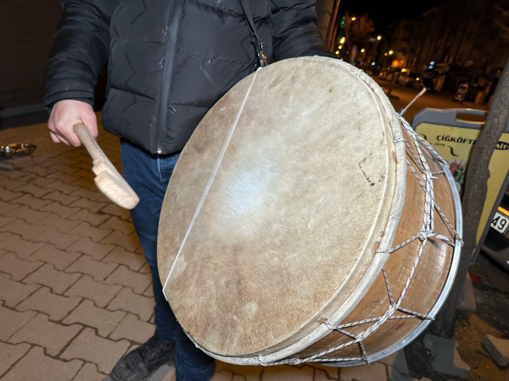 Bolu’da 20 yıllık davulcudan gençlere ek iş tavsiyesi: 
