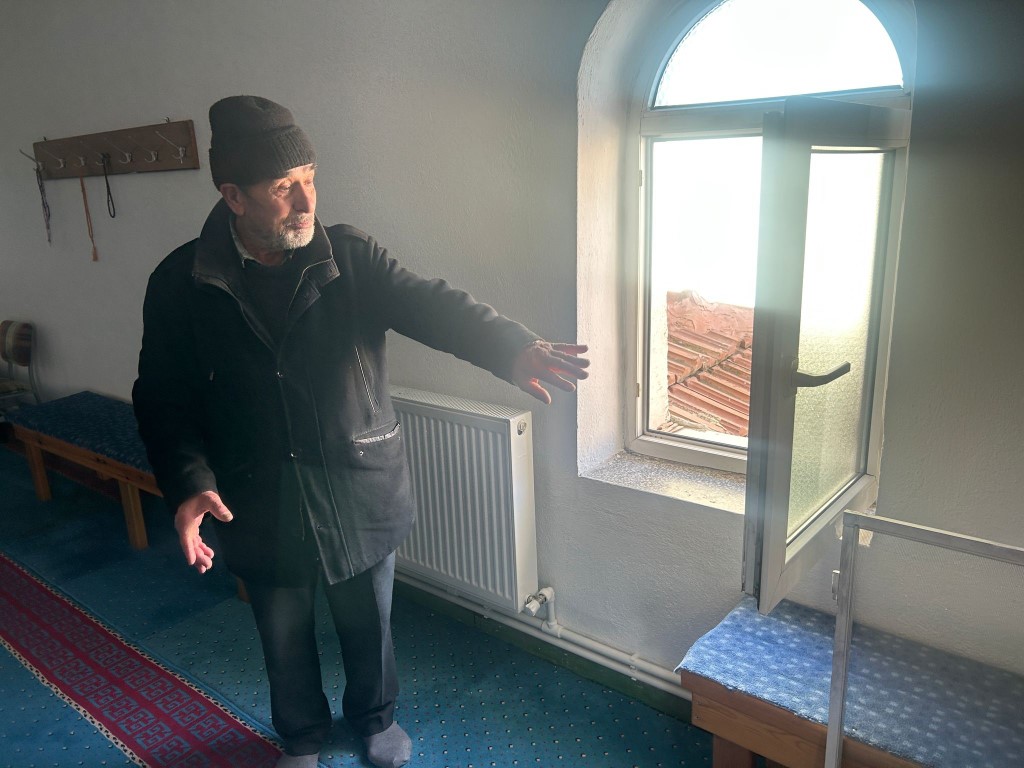 Camide ilginç hırsızlık