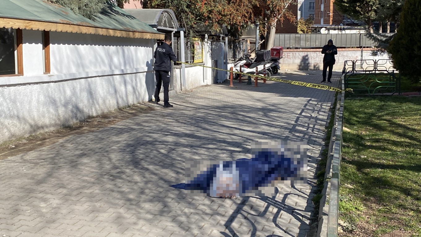 Eskişehir’de sokak ortasında erkek cesedi bulundu