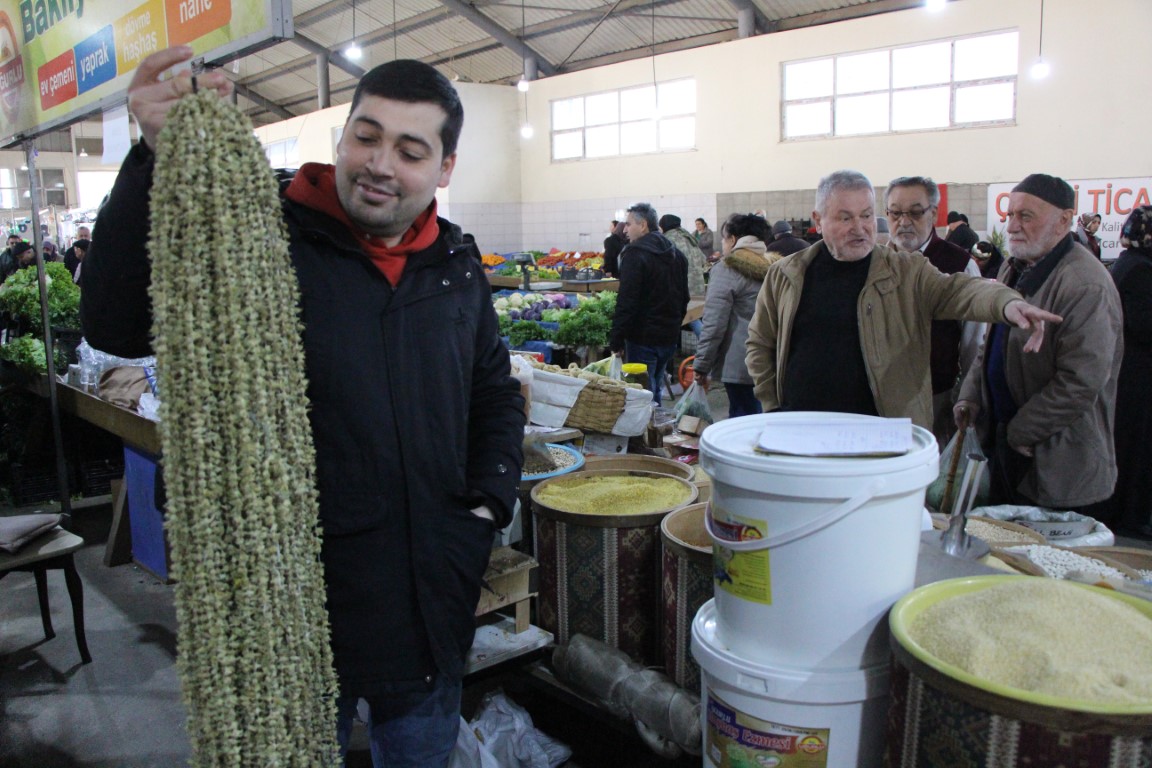 Amasya’da çiçek bamyanın fiyatı gram altını geçti, kilosu 3 bin 500 TL’den satılıyor