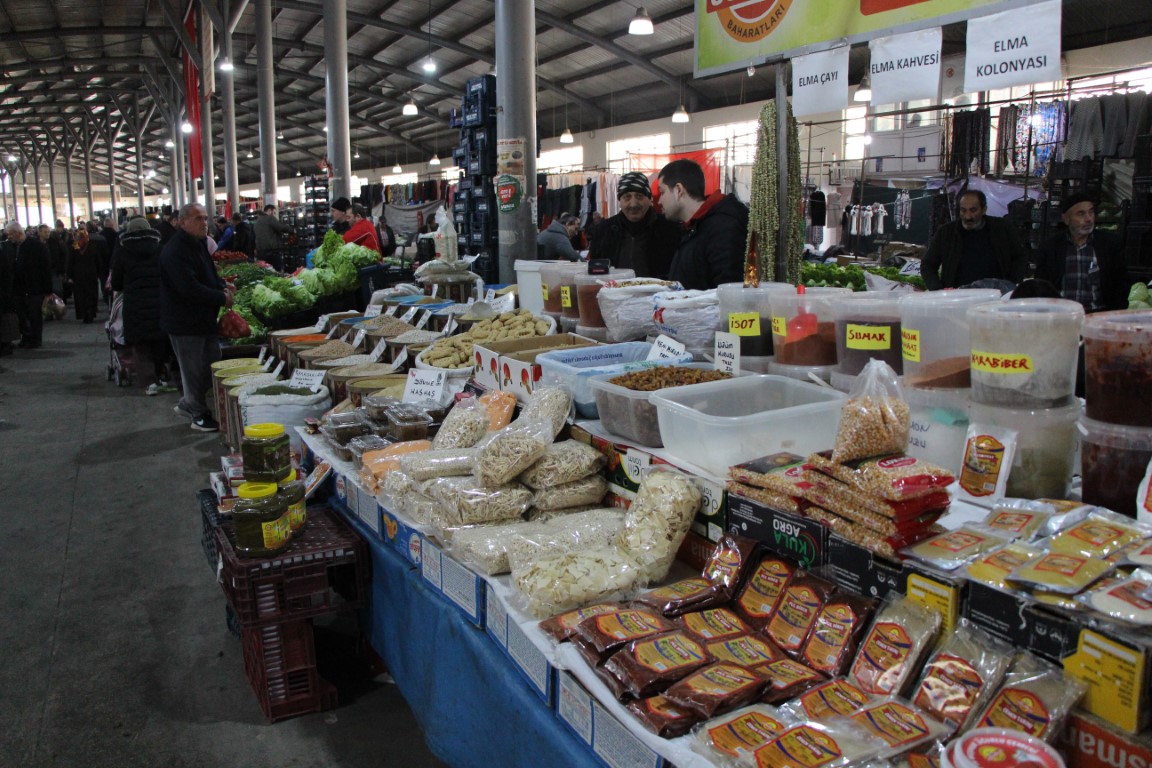 Amasya’da çiçek bamyanın fiyatı gram altını geçti, kilosu 3 bin 500 TL’den satılıyor