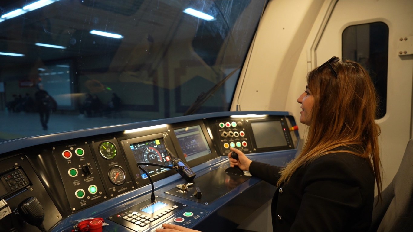 Güvenlikten vatmanlığa: Hayalinin peşinden giden kadın başarıya ulaştı