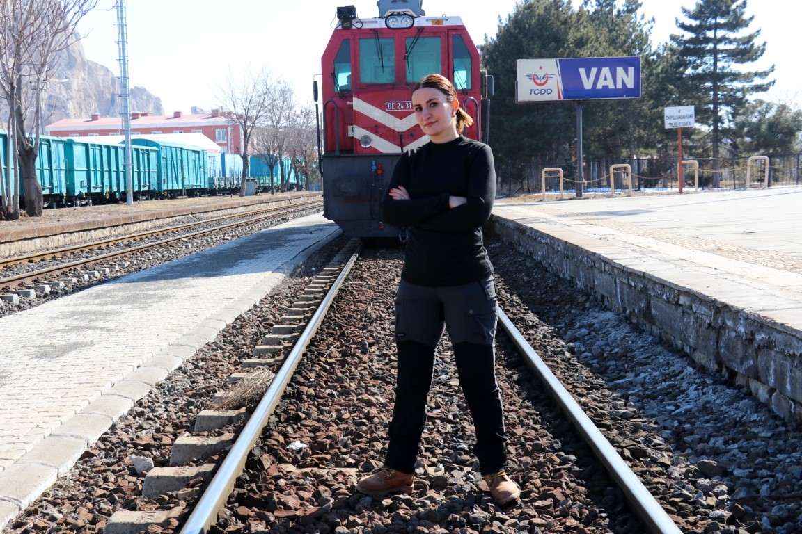 Zorlu coğrafyanın kadın makinisti takdir topluyor