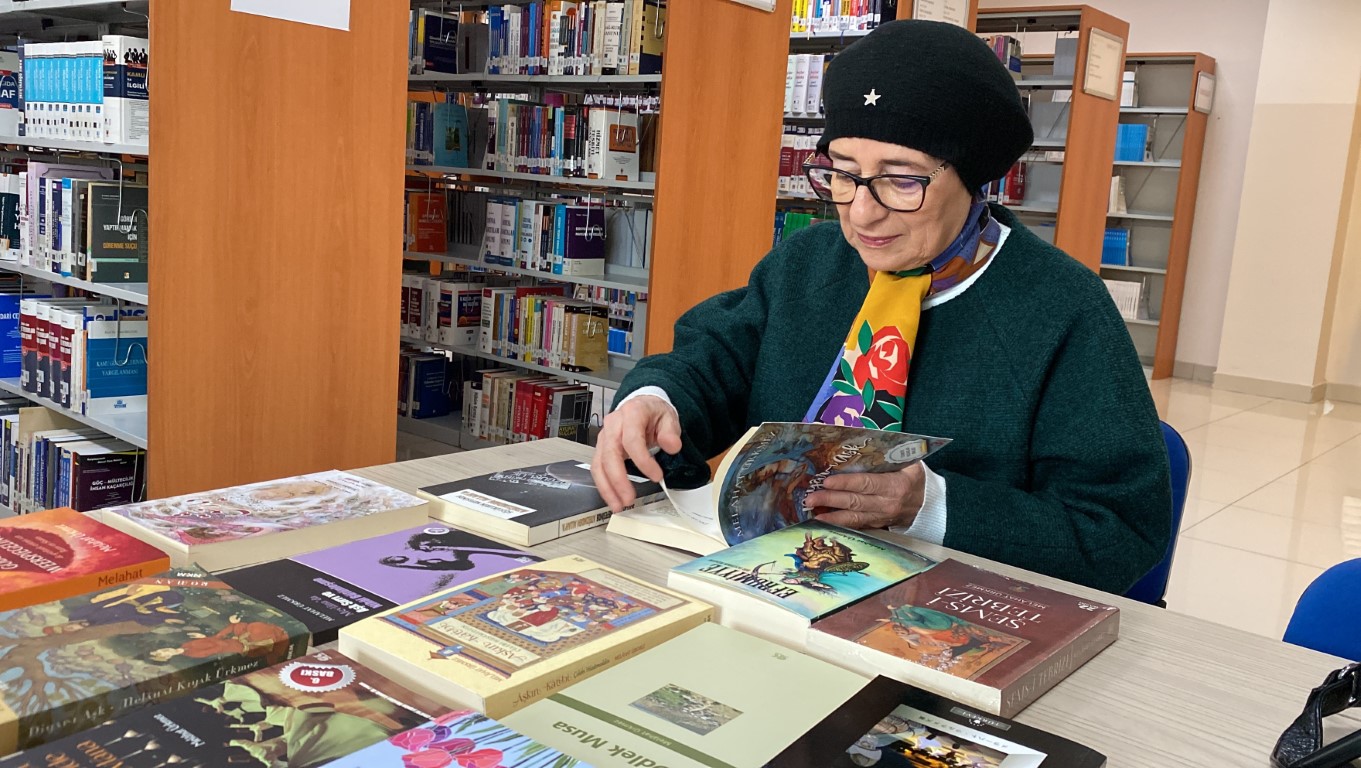 Çocuklarını büyüttükten sonra 3 üniversite bitirdi, şimdi de yüksek lisans yapıyor