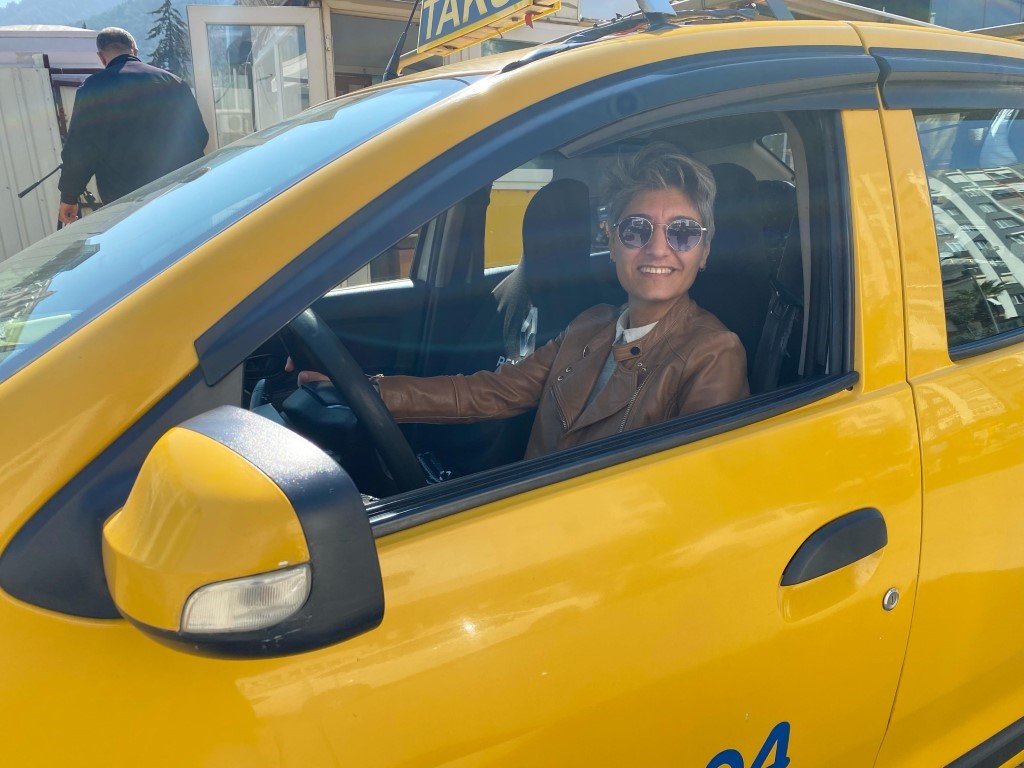 İzmir’in ’Şoför Nebahat’i, taksicilerin nazar boncuğu