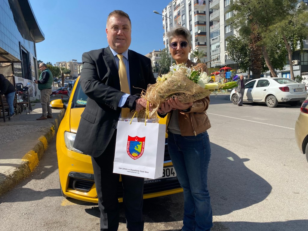 İzmir’in ’Şoför Nebahat’i, taksicilerin nazar boncuğu