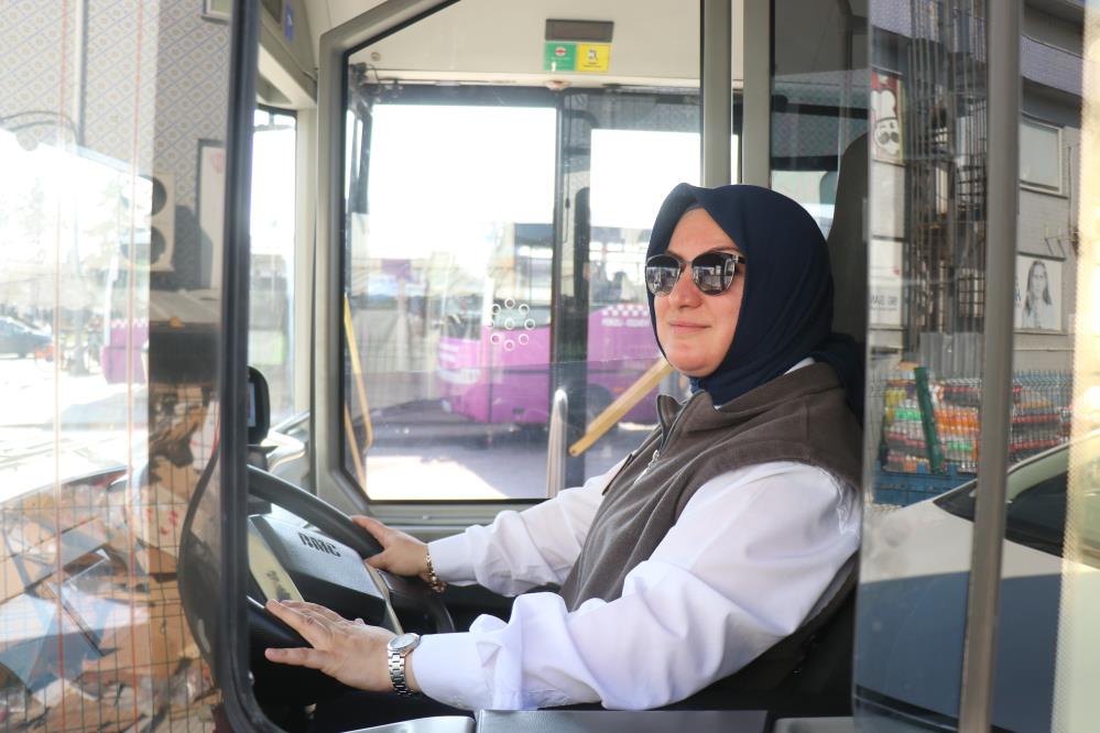 Ön yargıları kırıp belediye şoförü oldu: 2 çocuk annesi 8 yıldır direksiyon başında