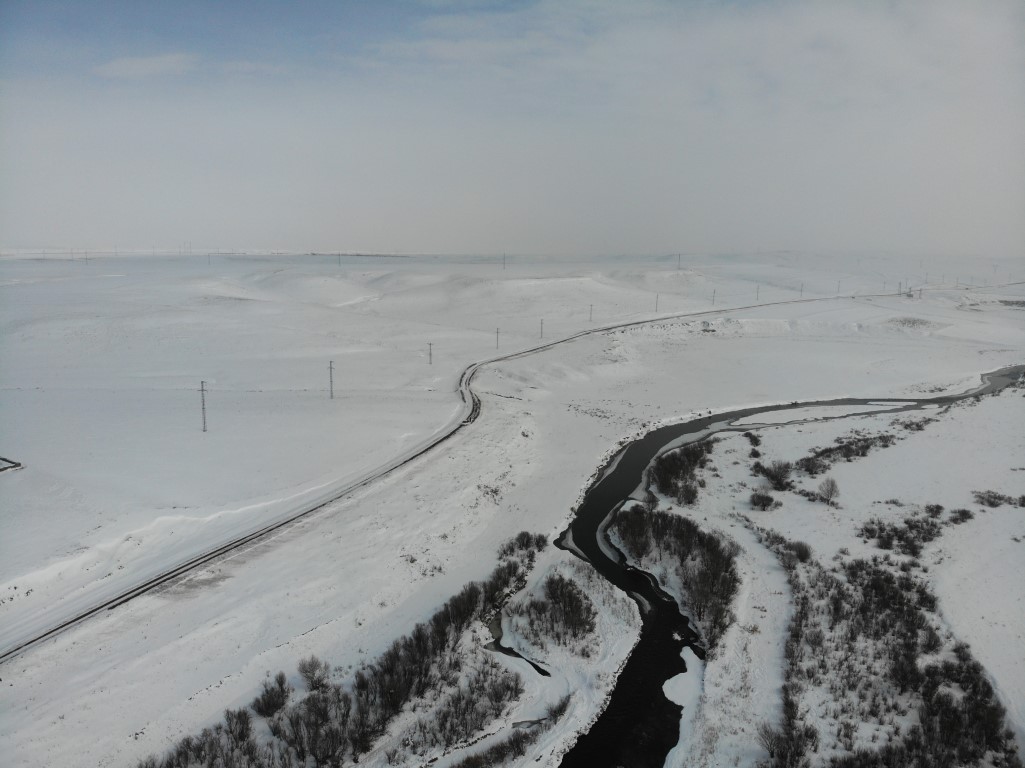 Kars’ta karla kaplı menderesler ve köyler havadan görüntülendi