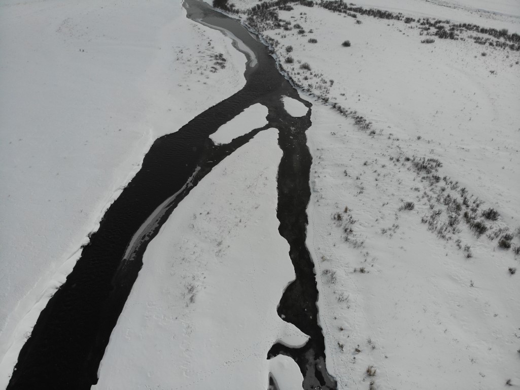 Kars’ta karla kaplı menderesler ve köyler havadan görüntülendi