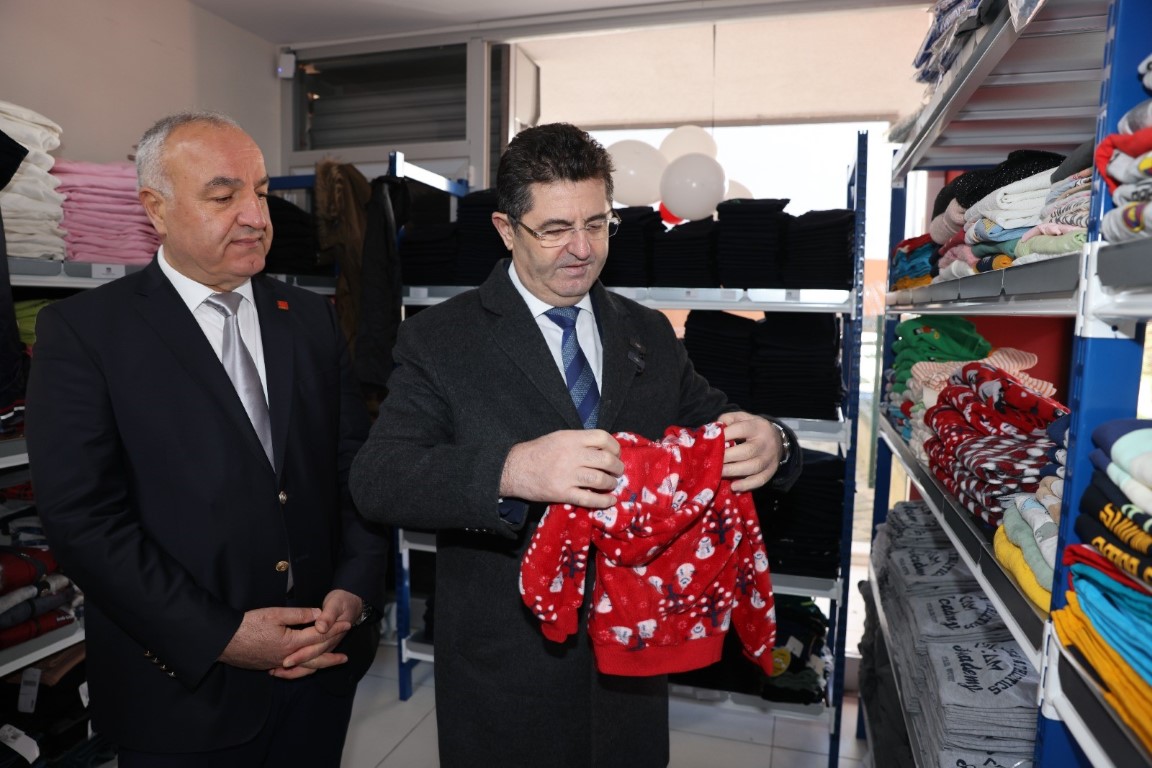 Çekmeköy Belediyesi Sosyal Market hizmete açıldı