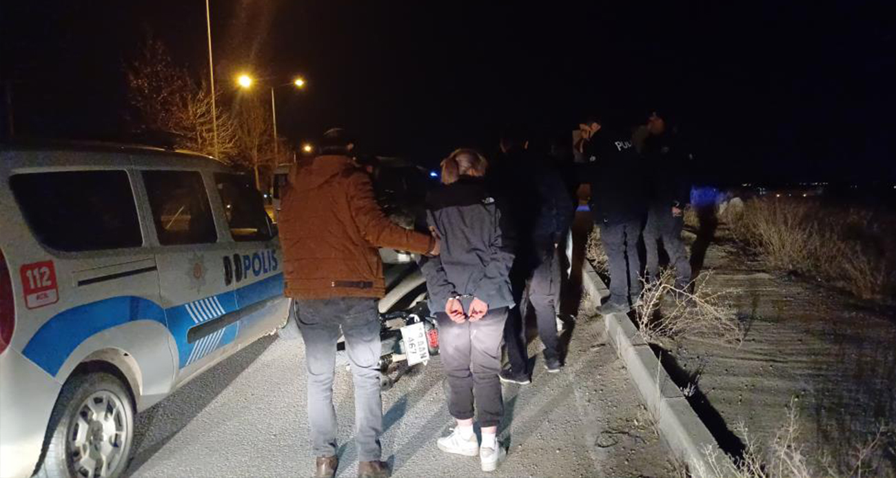 Çorum’da hareketli dakikalar: Polisten kaçan motosikletli şahıslar kovalamacayla yakalandı