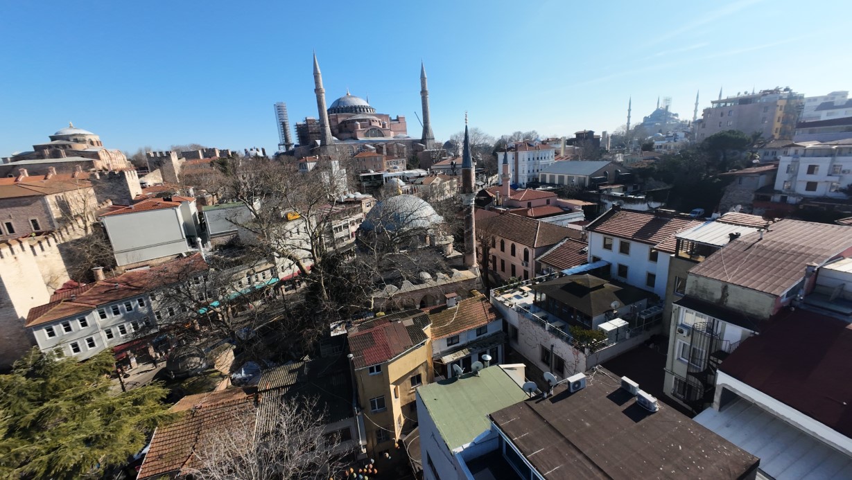11 yıldır ibadete kapalı olan Zeynep Sultan Camii’nin restorasyonunun yüzde 90’ı tamamlandı