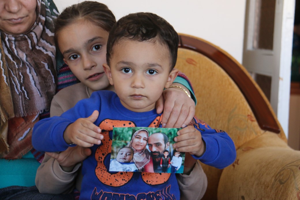 Depremde tüm yakınlarını kaybetti, çocuklarına hem anne hem baba oldu