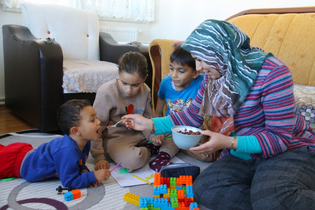 Depremde tüm yakınlarını kaybetti, çocuklarına hem anne hem baba oldu