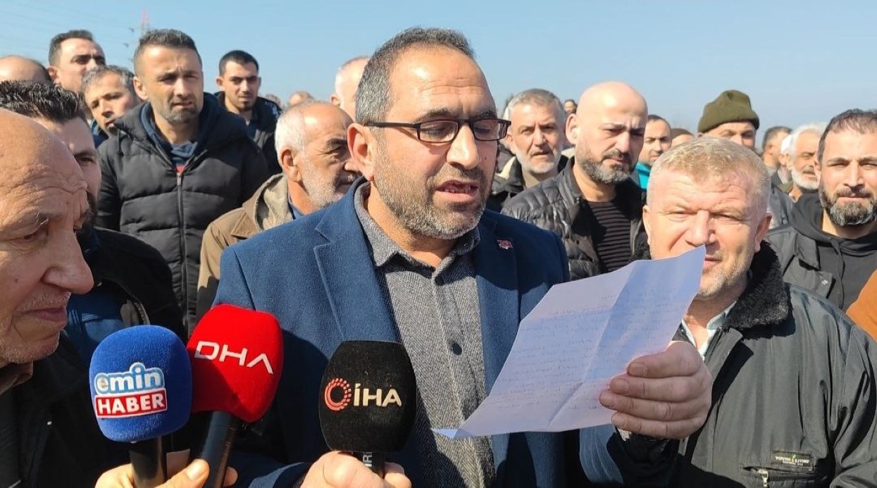 Sultangazi’de mahalle sakinlerinden İBB’ye mezarlık tepkisi