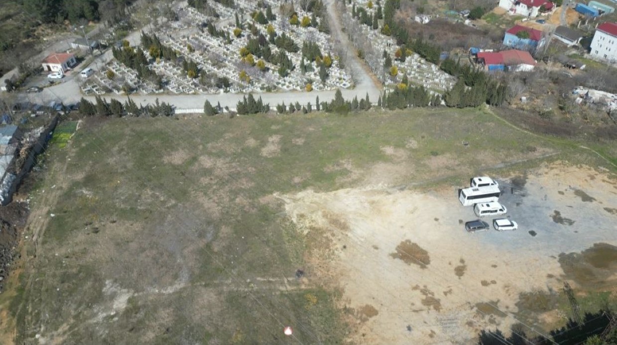 Sultangazi’de mahalle sakinlerinden İBB’ye mezarlık tepkisi