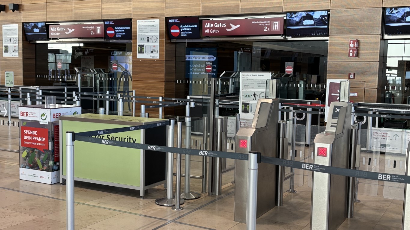 Almanya'da havalimanı çalışanları 24 saatlik grev başlattı