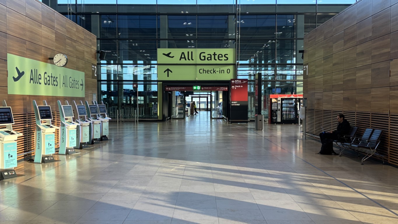 Almanya'da havalimanı çalışanları 24 saatlik grev başlattı