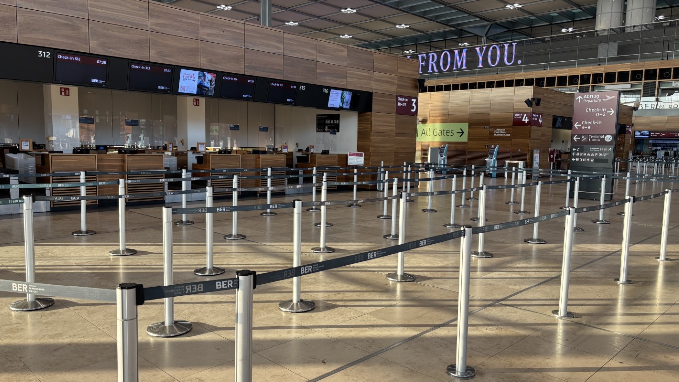 Almanya'da havalimanı çalışanları 24 saatlik grev başlattı