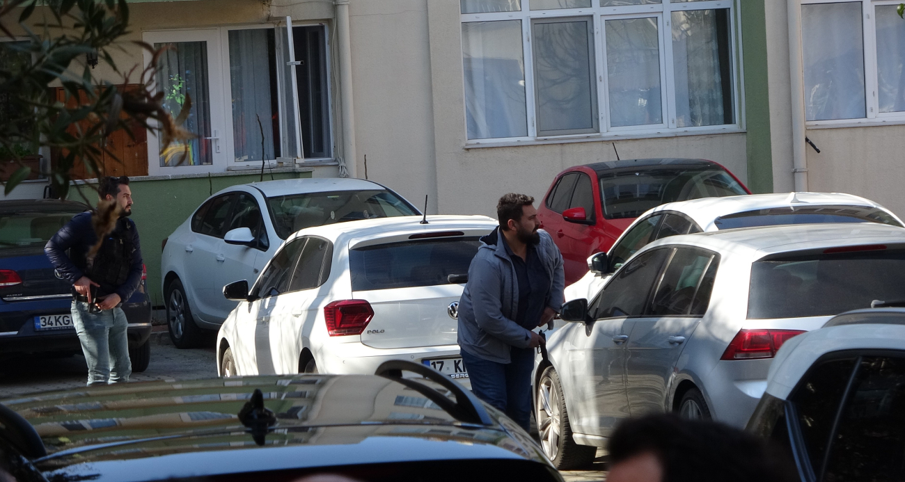 Balkondan av tüfeğiyle dehşet saçan şahıs vurularak etkisiz hale getirildi