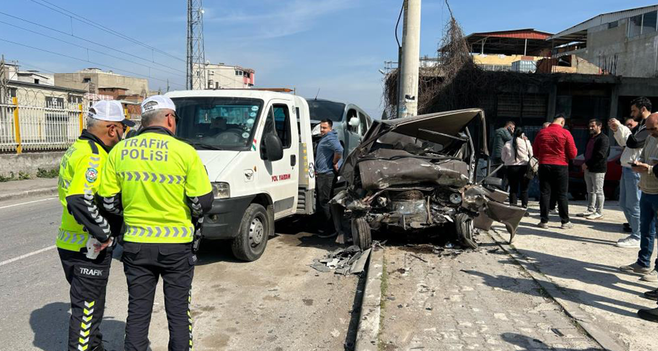 Buca’da alkollü sürücü yol kenarındaki 6 aracı ezip geçti