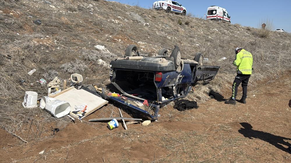 Yoldan çıkan Fiat Tofaş araç şarampole uçtu: 3’ü ağır 4 yaralı