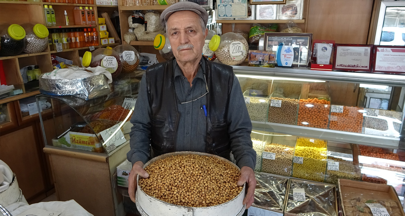 Leblebiye adanmış bir ömür