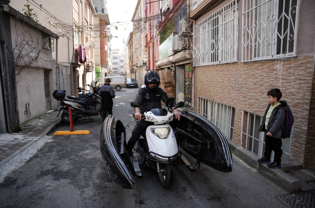 İstanbul’da hem denizde hem karada gidebilen motosiklet yaptı