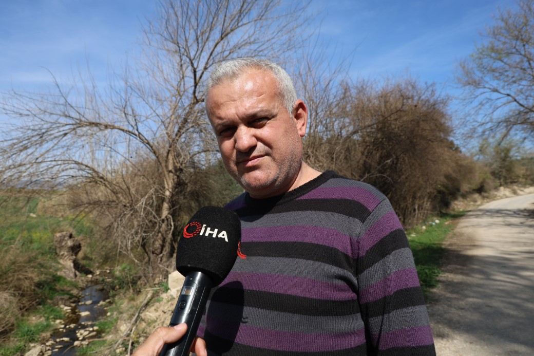 Dere yatakları siyah aktı, mahalle sakinleri kirliliğe tepki gösterdi