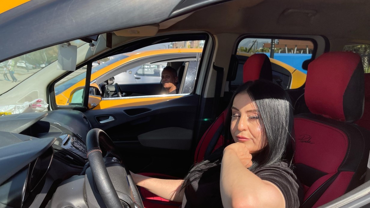 Farklı duraklarda şoförlük yapan karı koca birbirine rakip oldu