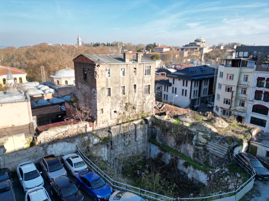İstanbul’da 4 dönemde inşa edilen bin 600 yıllık bina görenleri şaşırtıyor