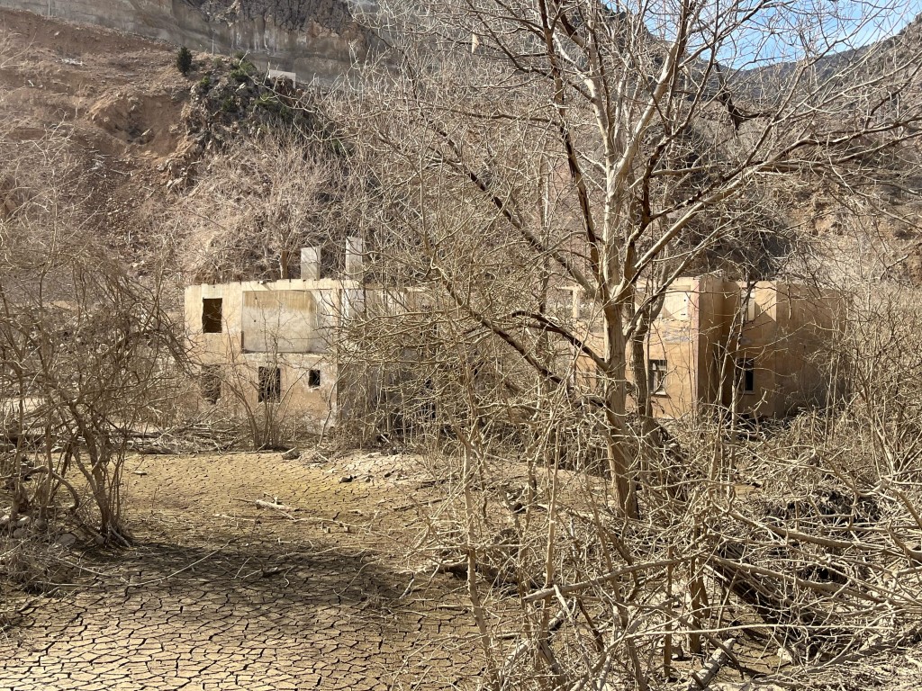 Artvin’deki Yusufeli Barajı’nın suları çekildi, asırlık köy ortaya çıktı