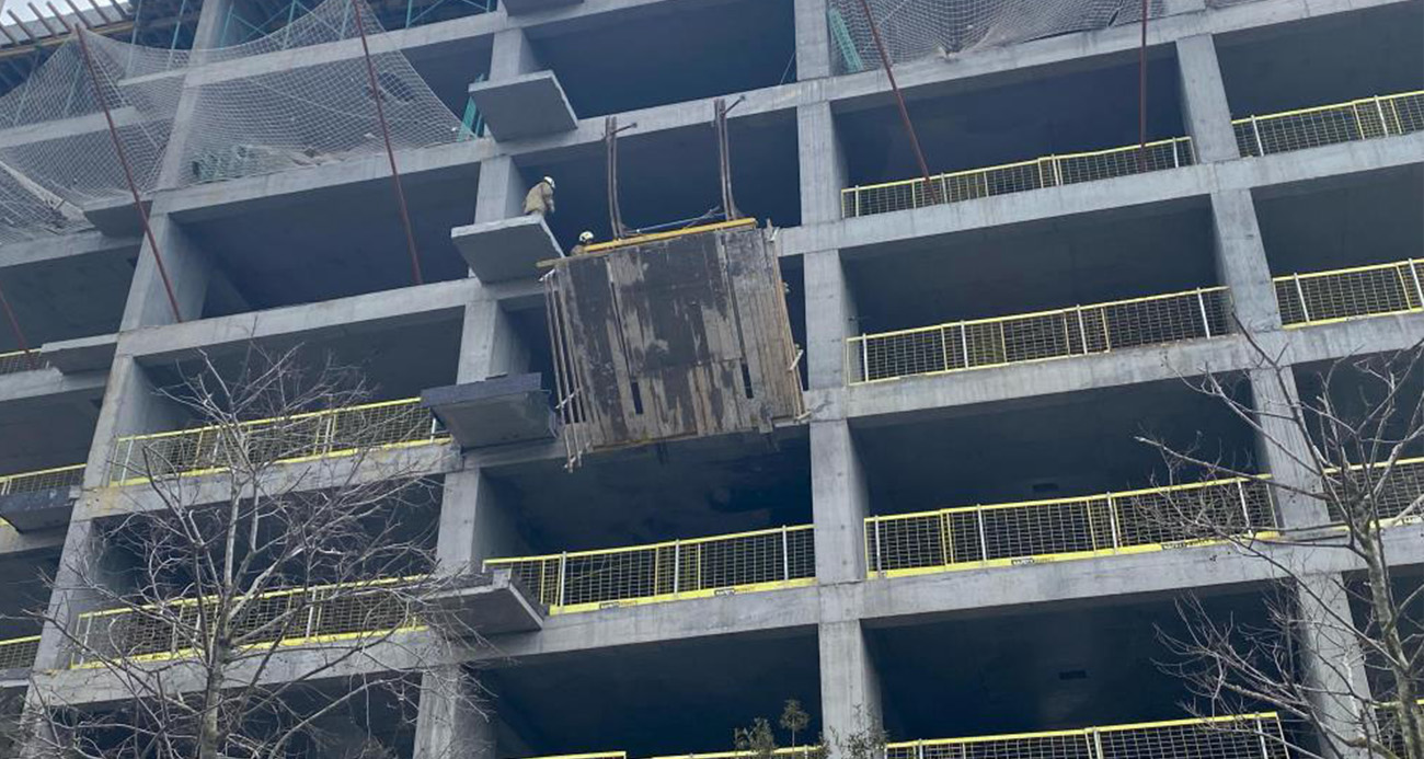Ümraniye’de inşaat iskelesi çöktü: 2 işçi ağır yaralandı