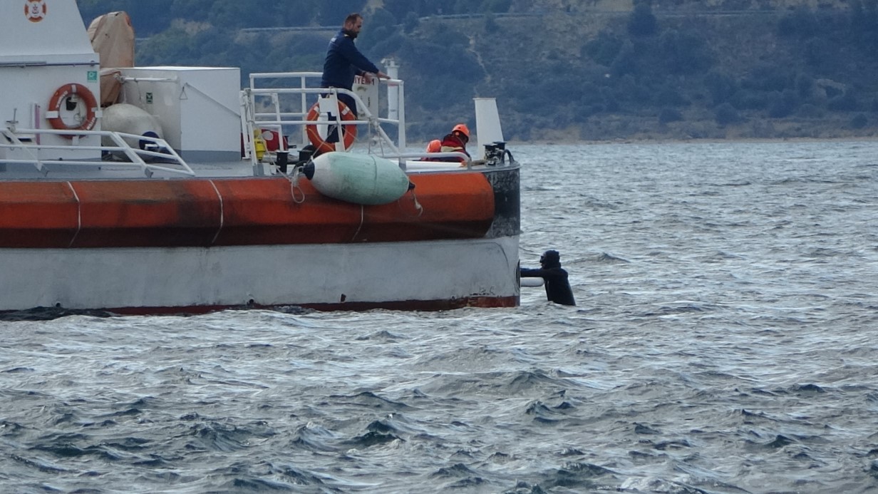 Çanakkale Boğazı’nda karaya oturan tanker kurtarıldı