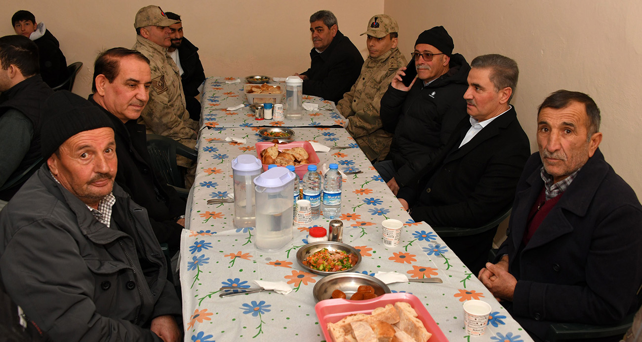 Bu köyde yoldan geçenlere 21 yıldır ücretsiz iftar veriliyor