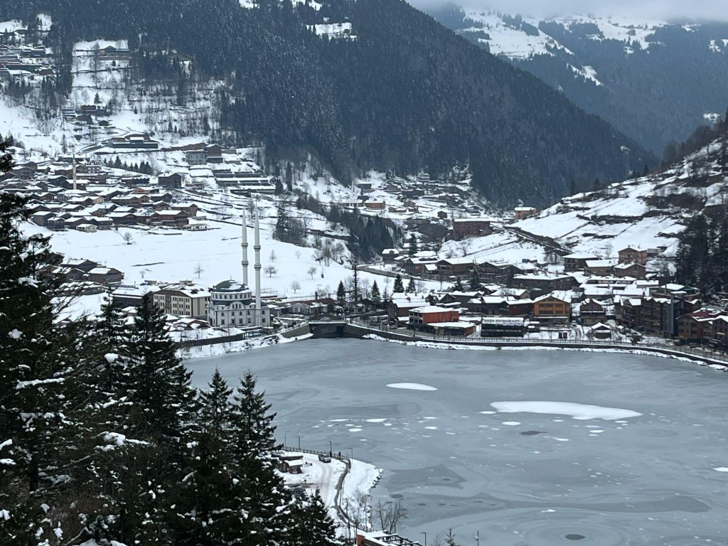 Uzungöl buz tuttu