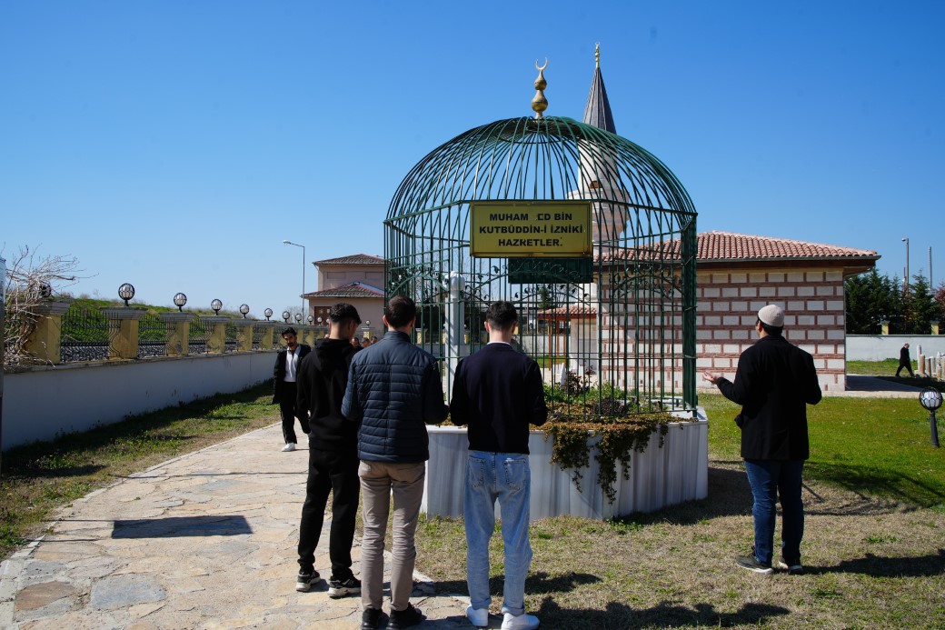 Edirne’de gün yüzüne çıkarılan Muhammed Bin Kutbüddîn İznîkî Hazretlerinin türbesine ziyaretçi akını