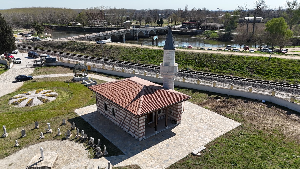 Edirne’de gün yüzüne çıkarılan Muhammed Bin Kutbüddîn İznîkî Hazretlerinin türbesine ziyaretçi akını